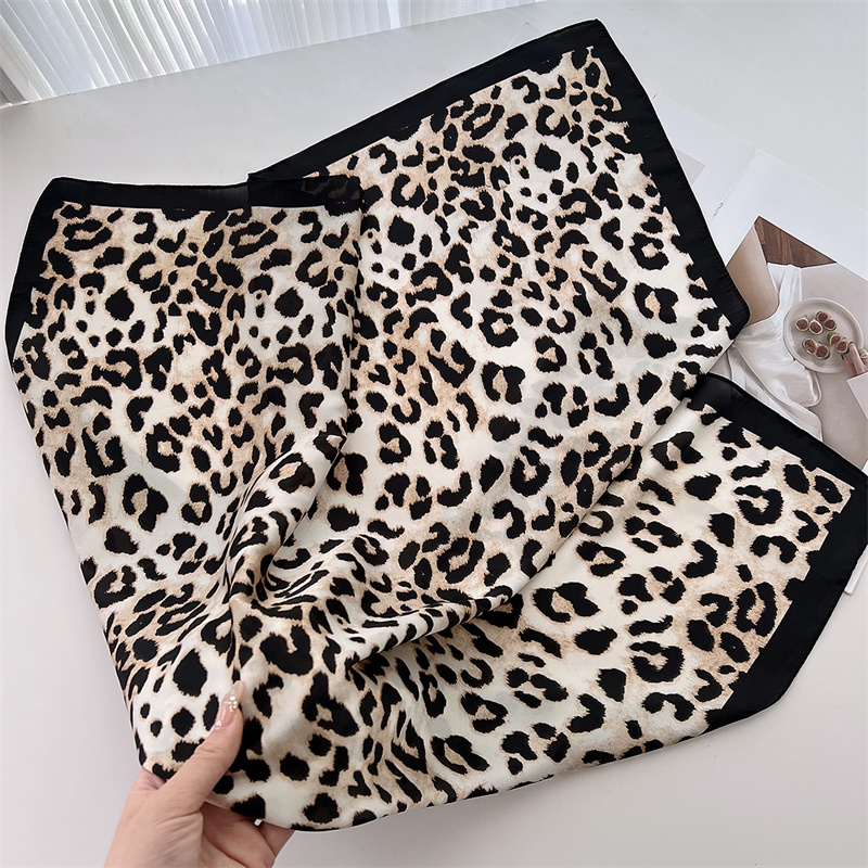 70cm Square Luxury Leopard Pri - огляд і ціна Silk Scarf Square